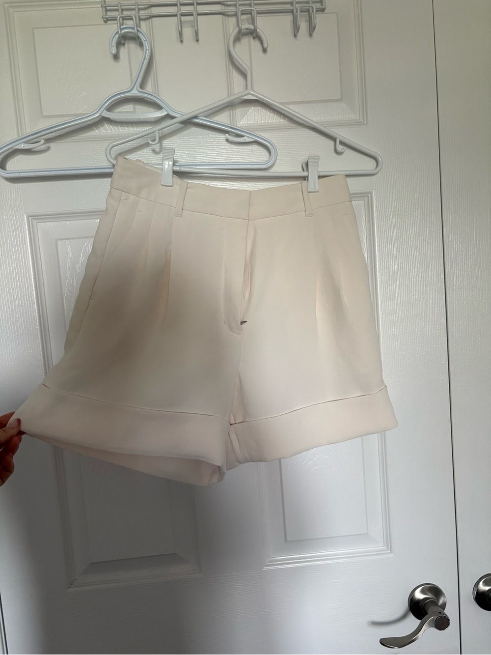 Women's Pleated Cuffed Shorts - Cream